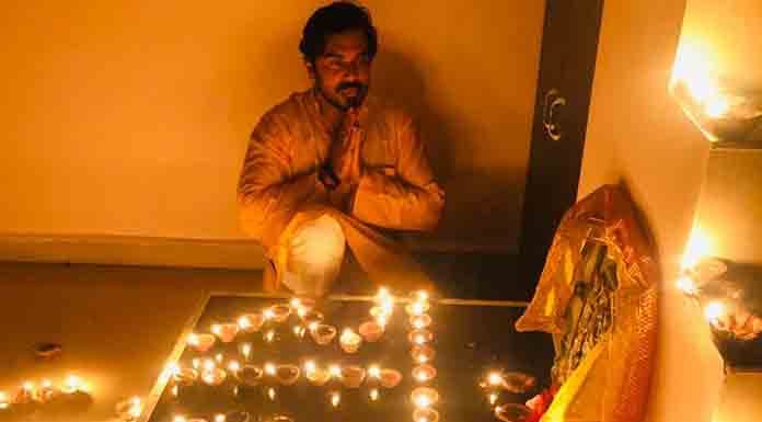 Vikram Mastal aka Hanuman offers prayers for Ayodhya Ram Mandir Bhoomi Pujan by lighting 108 diyas and reciting the Hanuman Chalisa for an auspicious 108 times Vikram Mastal aka Hanuman offers prayers for Ayodhya Ram Mandir Bhoomi Pujan by lighting 108 diyas and reciting the Hanuman Chalisa for an auspicious 108 times