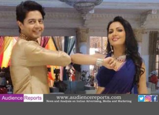 ‘The Elbow Touch’ – Alan Kapoor and Preet Kaur Madhan come up with a new way to greet co-actors on the sets of Pyar Ki Luka Chuppi ‘The Elbow Touch’ – Alan Kapoor and Preet Kaur Madhan come up with a new way to greet co-actors on the sets of Pyar Ki Luka Chuppi