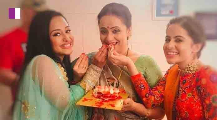 Vaishnavi MacDonald celebrates her birthday on the sets of Aye Mere Humsafar Vaishnavi MacDonald celebrates her birthday on the sets of Aye Mere Humsafar