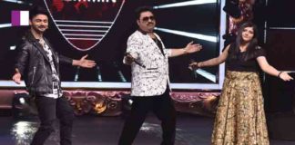 RJ ANMOL MAKES KUMAR SANU STRIKE SRK’s SIGNATURE POSE! RJ ANMOL MAKES KUMAR SANU STRIKE SRK's SIGNATURE POSE!