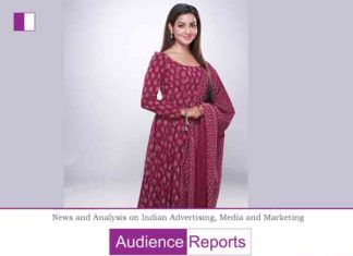 Chhavi Pandey practices music on the sets of Prem Bandhan Chhavi Pandey practices music on the sets of Prem Bandhan