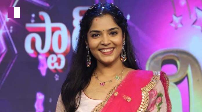 Anchor Nalini: Unraveling the World’s Stories with Grace and Charisma unraveling-the-worlds-stories-with-grace-and-charisma