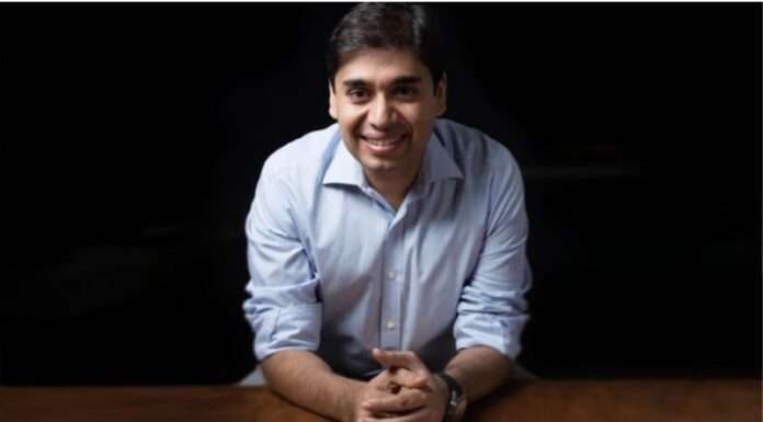 NAVEEN TEWARI A Visionary Leader Shaping Legacies NAVEEN TEWARI A Visionary Leader Shaping Legacies